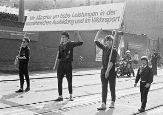 Leipzig, 1. Mai-Demonstration 1986 | Quelle: ABL / M. Dabdoub
