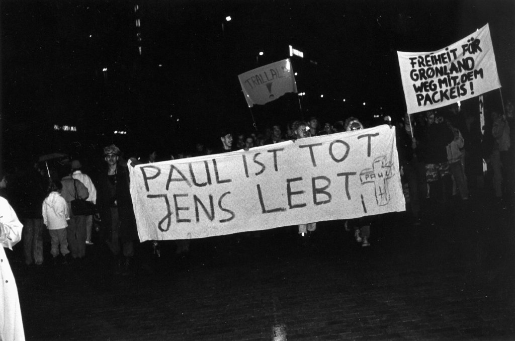 Persiflage einiger Demonstranten auf die politische Unkultur der Leipziger Montagsdemonstrationen, Dezember 1989 | Quelle: ABL / B. Heinze
